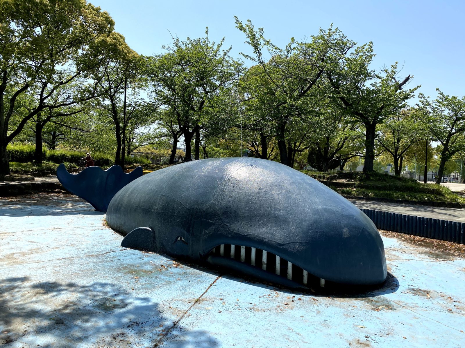 道徳公園　クジラ像